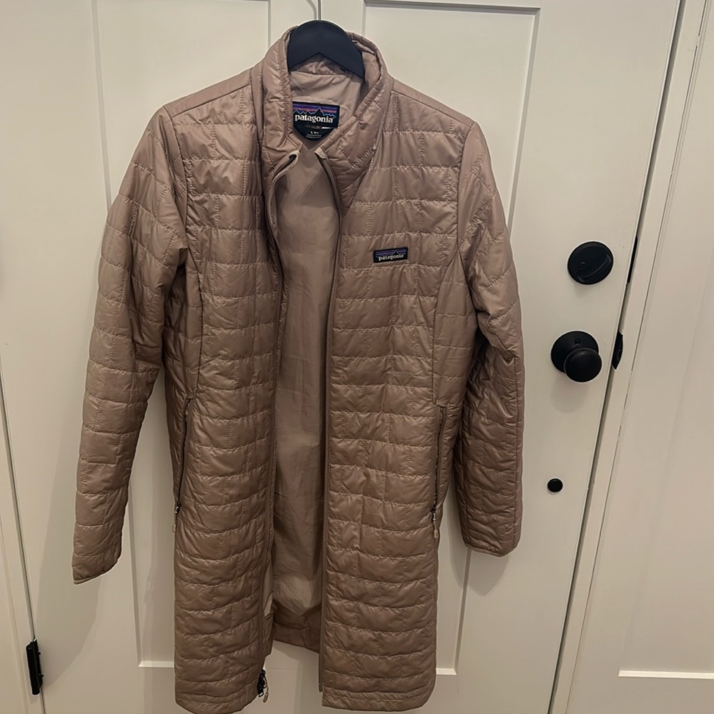 Cute rose gold Patagonia lightweight